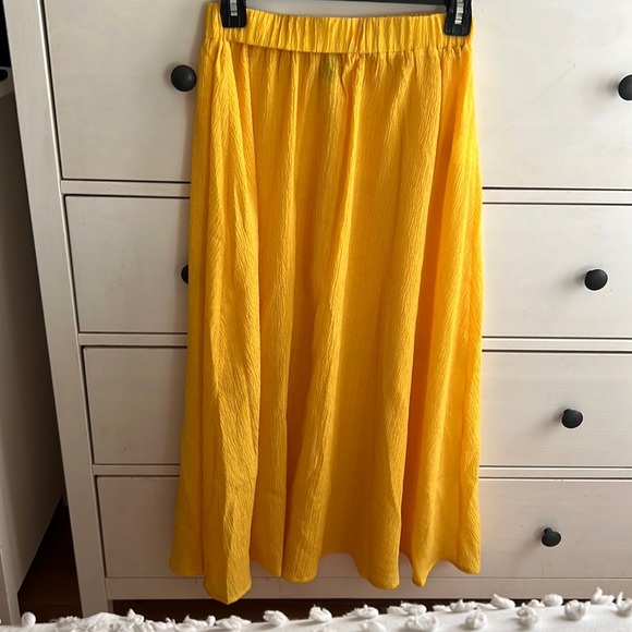 Yellow Set - Picture 4 of 5